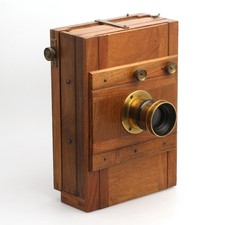 Macchina fotografica in legno